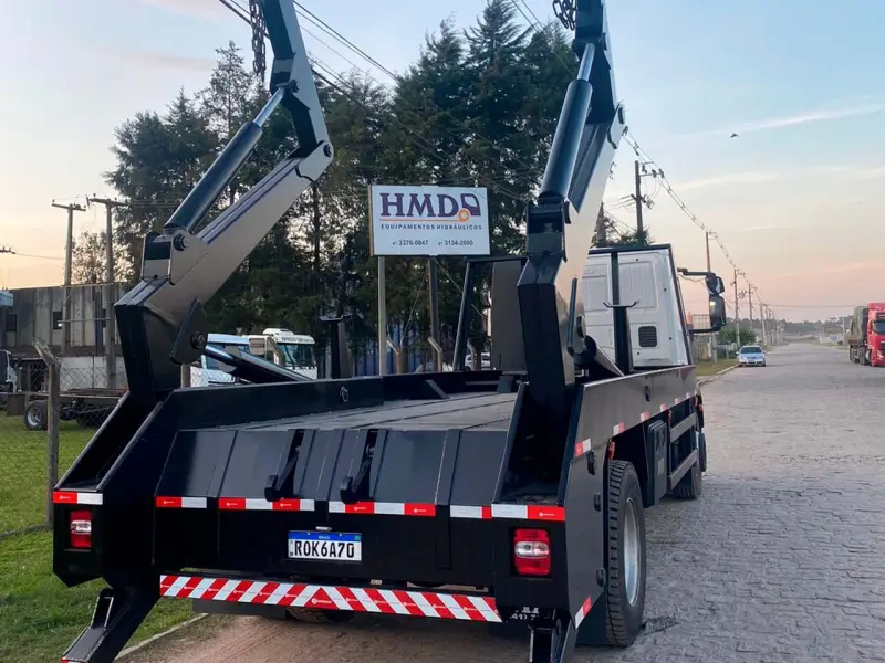 Poliguindaste duplo articulado (bruck)